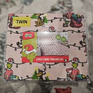 Grinch 3-Piece Flannel Twin Sheet Set - Pink